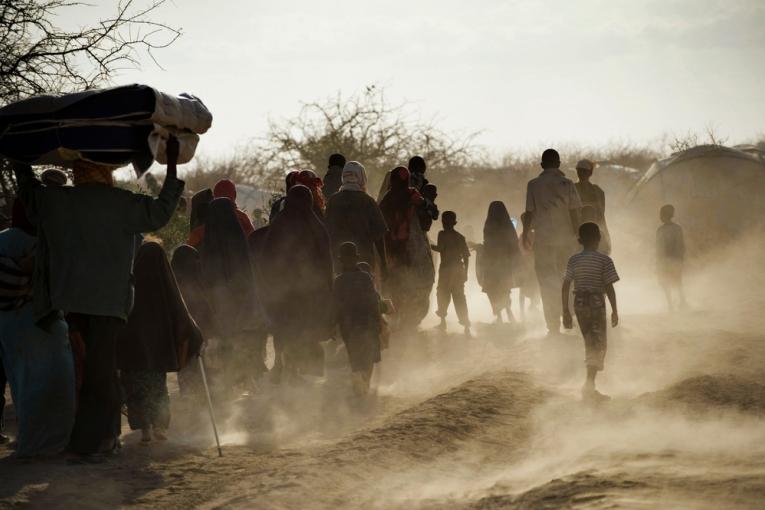 Alors que la date de la fermeture du plus grand camp de réfugiés au monde se rapproche et que des milliers de personnes commencent à retourner dans une Somalie ravagée par la guerre Médecins Sans Frontières (MSF) demande à ce que d’autres alterna