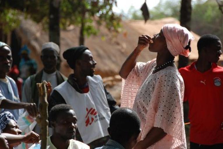 Une étude publiée le 28 mai dans la revue scientifique américaine The New England Journal of Medicine montre qu’un vaccin oral contre le choléra a protégé 86% des individus vaccinés lors de l’épidémie de 2012 en Guinée.