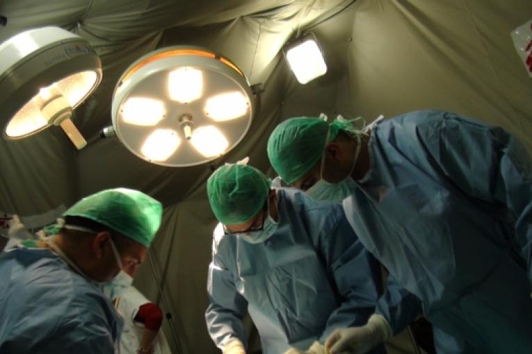 Chirugie bloc opératoire hôpital MSF