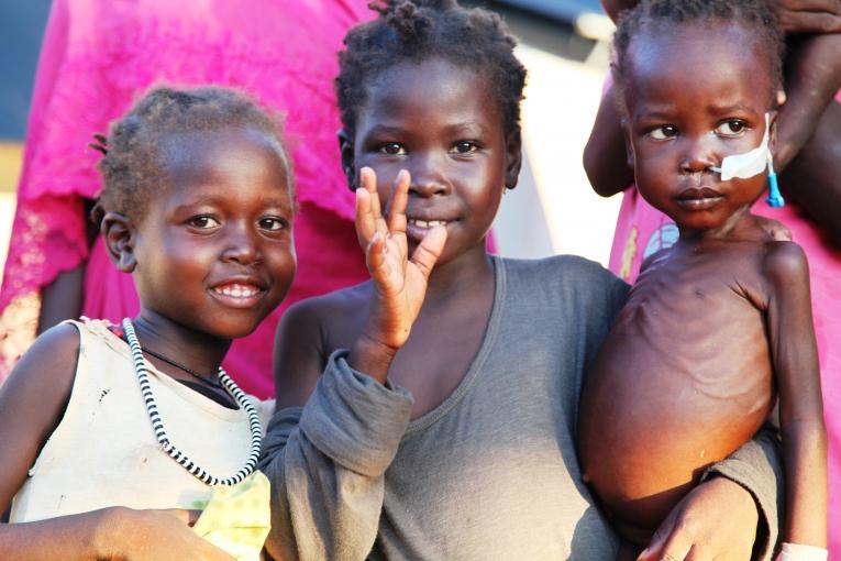 MSF est le seul acteur médical présent dans le camp de réfugiés de Yida au Soudan du Sud. En l’espace de quelques mois la situation sanitaire s’y était considérablement dégradée. MSF a renforcé son intervention et début octobre le taux de mo