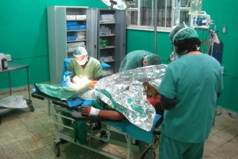 Deux attentats commis le 26 juillet dans des villes du nord de la Syrie l’un à Atma l’autre à Azaz ont fait de très nombreuses victimes civiles dont un membre du personnel de Médecins Sans Frontières (MSF). MSF condamne ces attaques meurtrière