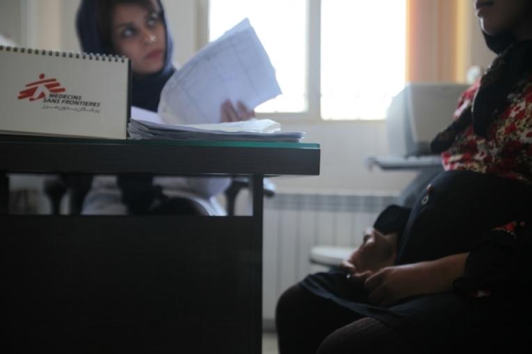 Iran : consultation prénatale à la clinique MSF dans le sud de Téhéran