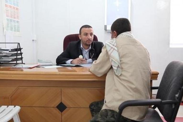 Consultation au centre de prise en charge du VIH Al Goumhouri à Sana'a.