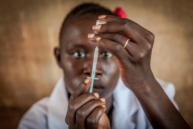 Médecins Sans Frontières (MSF) mène actuellement une campagne de vaccination anti pneumococcique (PCV) et anti Haemophilus (Hib) pour protéger environ 10 000 enfants réfugiés contre les infections respiratoires dans la région d'Adjumani dans le