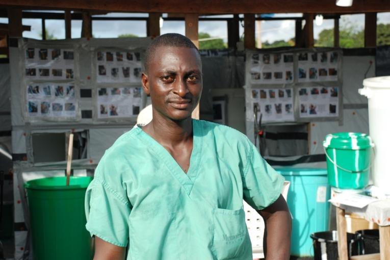 Zayzay Mulbah survivant d'Ebola qui travaille désormais avec MSF au Liberia
