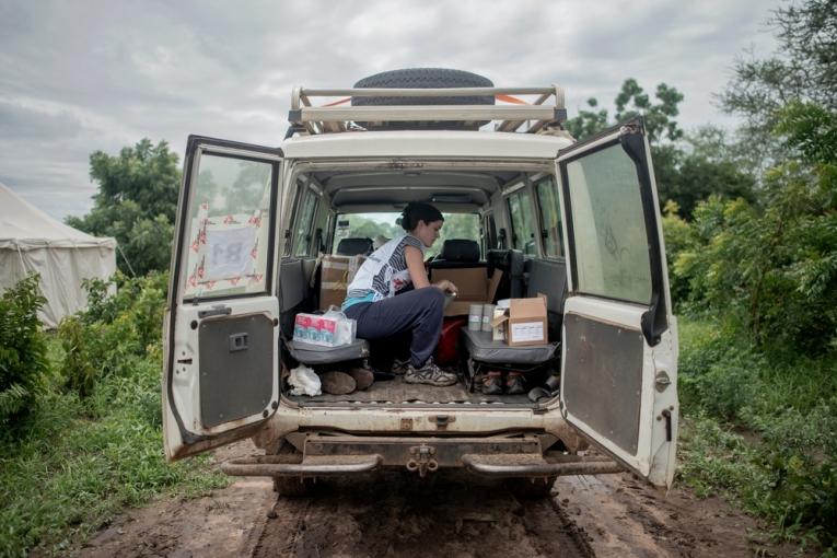 L'intérieur d'un Land Cruiser véhicule utilisé sur certaines missions par MSF