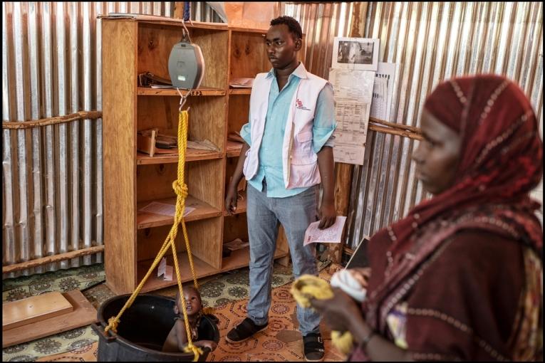 Présentes dans la zone de Doolo en région Somali les équipes de Médecins Sans Frontières ont pris en charge dix fois plus d'enfants sévèrement malnutris que l’an dernier à la même époque. Des communautés entières ont perdu leur bétail et se