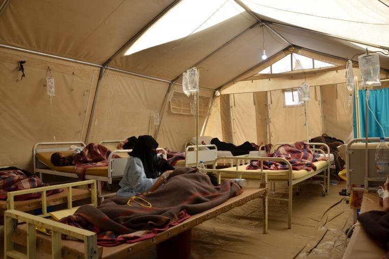 Le centre de traitement du choléra de MSF à Khamir au Yémen. Depuis début mai le nombre de cas de choléra ne cesse d'augmenter dans 18 gouvernorats sur 22. Ce centre de traitement du choléra a soigné plus de 1200 personnes en moins de deux semaines