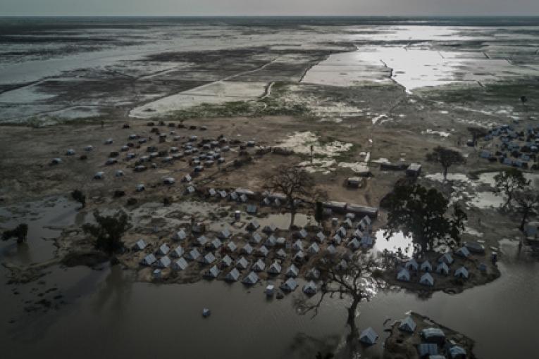 Depuis 2013 dans l'Etat de Borno règne une insécurité permanente due à l'intensification des attaques de Boko Haram et des interventions militaires. Près de deux millions de personnes ont étés déplacées. Durant la saison des pluies le camp de Ran