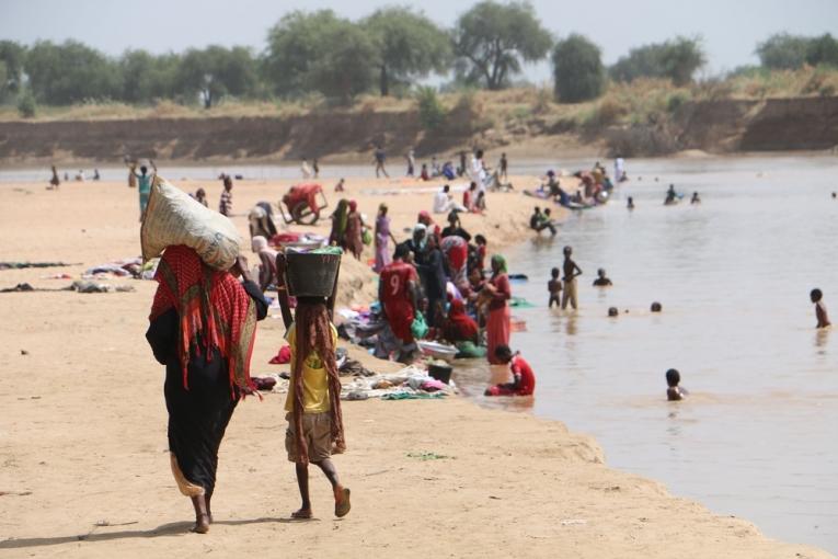 Déclaré le 18 septembre l'épidémie de choléra se déplace vers le sud en suivant la rivière Barh Azoum utilisée par beaucoup pour le lavage la baignade ainsi que pour s’hydrater. En réponse MSF s’est redéployé à Am Timan dans la région de 