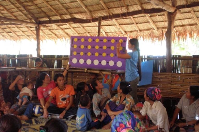 Planning familial. Cours de sensibilisation aux moyens de contraception ouverts aux hommes et aux femmes.