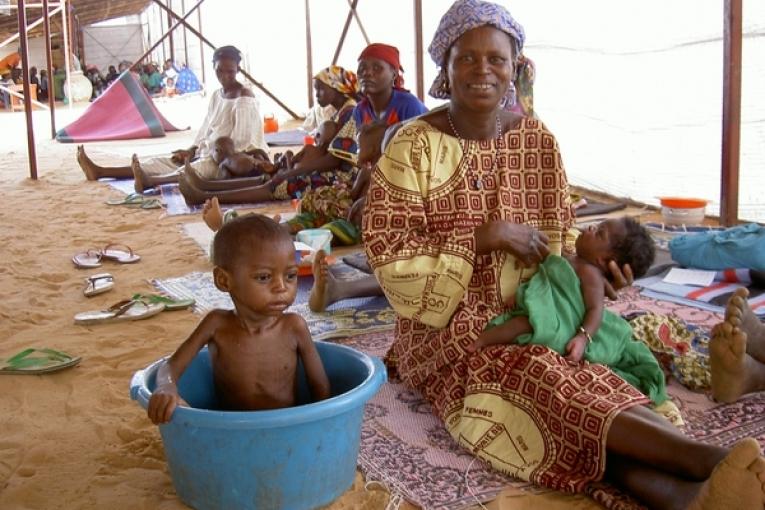 Darfour février 2008. A Zalingei où vivent 100 000 personnes déplacées le dispositif de l'aide évolue peu alors que des milliers de nouveaux déplacés arrivent chaque mois depuis deux ans.