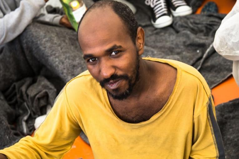 Mohamed Soudanais ayant travaillé pour MSF recueilli par le My Phoenix en juin 2015.