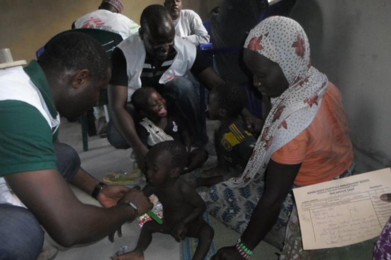Dispensaire MSF pour les personnes jusque là réfugiées au lac Tchad côté Niger ayant fui les affrontements en cours et de retour dans l'Etat du Borno au Nigeria