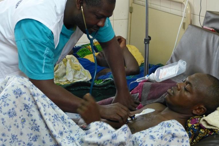 Bangui violence blessés hôpital communautaire