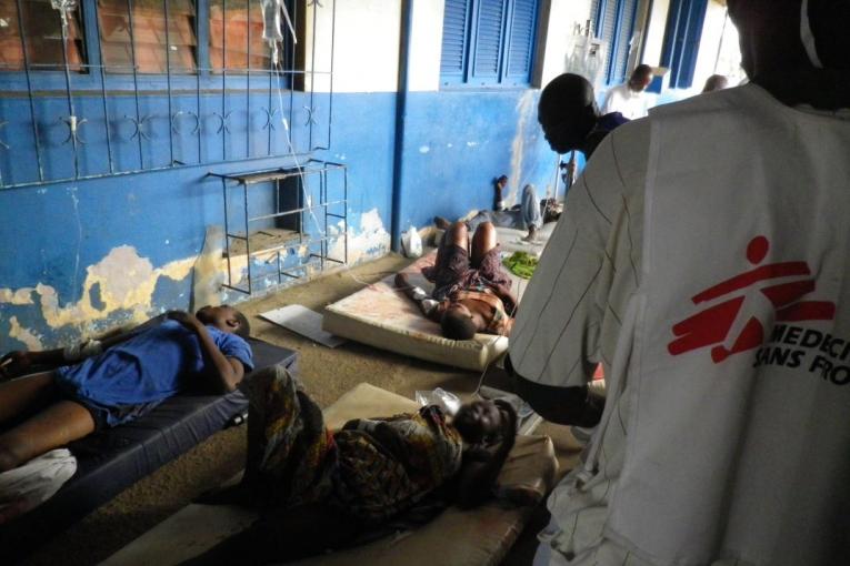 Afflux de blessés dans l'hôpital d'Abobo Sud en Côte d'Ivoire le 17 mars 2011