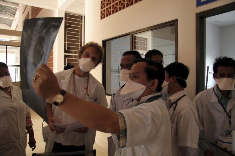 Ronde hebdomadaire dans le service dédié à la tuberculose dans l'hôpital de Kampong Cham