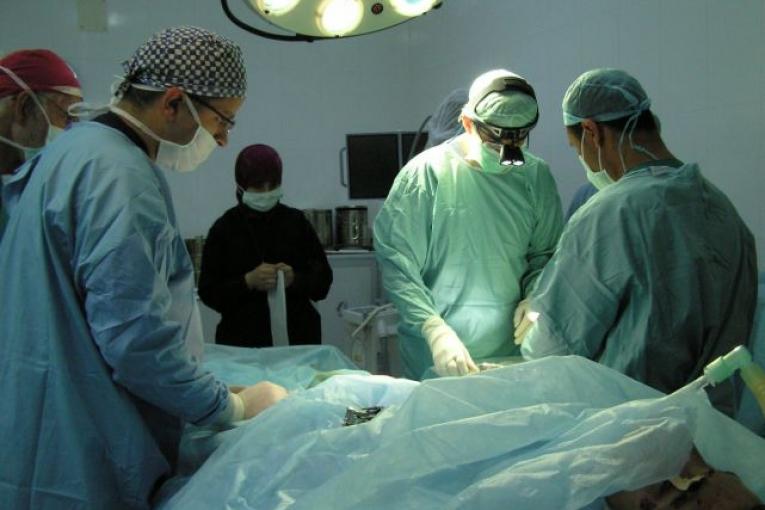 Intervention chirurgicale à l'hôpital Abbad à Misrata en Libye