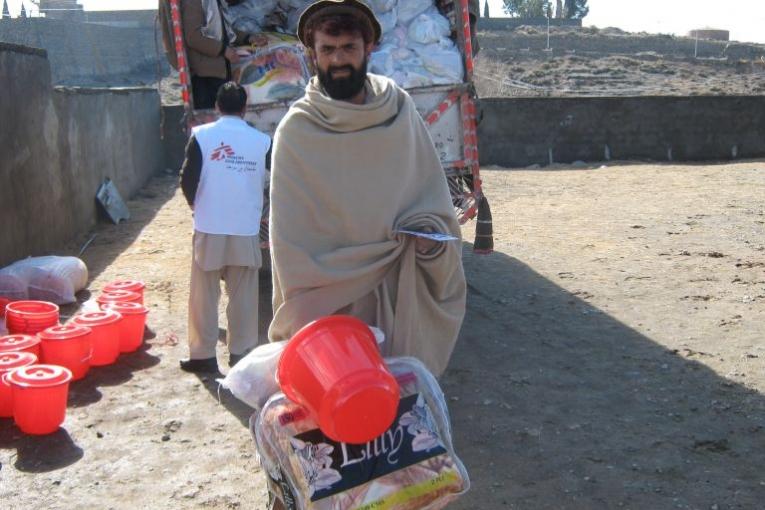 Distributions de kits d'aide (couvertures matériel d'hygiène et de cuisine) à Sadda  Février 2011