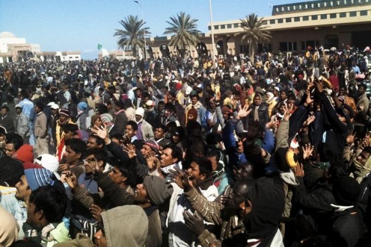 Une distribution de nourriture à Ras Ajdir à la frontière tunisienne 28 février 2011