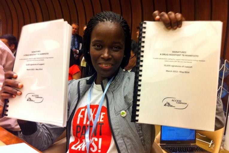 Phumeza Tisile lors de la remise du Manifeste à l'Assemblée mondiale de la Santé à Genève le 19 mai 2014.