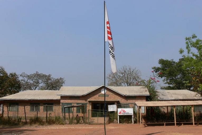 16 civils non armés dont trois employés locaux de Médecins Sans Frontières ont été tués lors d’un vol à main armée qui s’est produit samedi après midi à l’hôpital de Boguila un hôpital géré par MSF au nord de la République centrafric