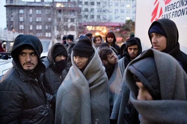Des réfugiés en attente d'une prise en charge par MSF à Belgrade en Serbie. Janvier 2017