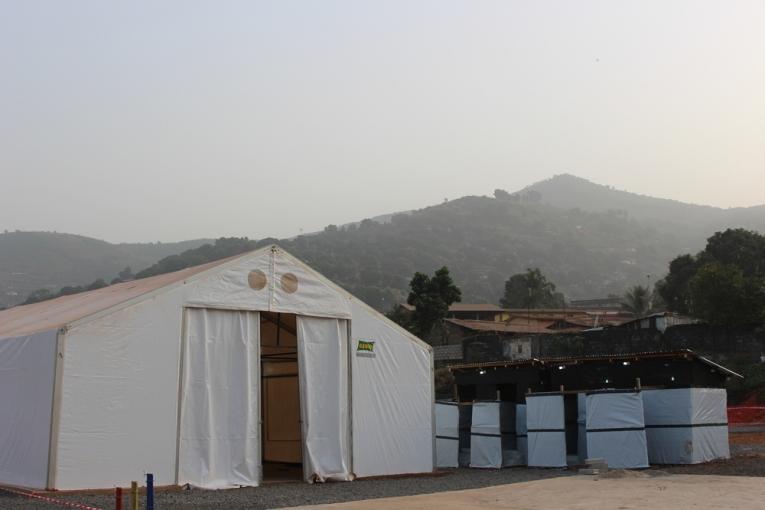 Le centre de traitement d'Ebola à Kissy.