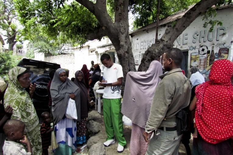 Vaccination contre la rougeole dans un camp de Mogadiscio août 2011