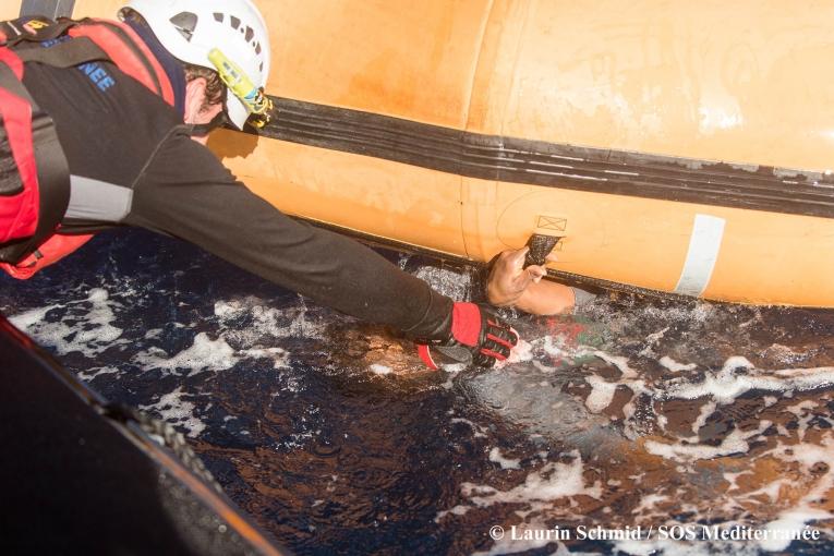 99 rescapés ont été secourus par l'Aquarius. Laurin Schmid/SOS MEDITERRANEE