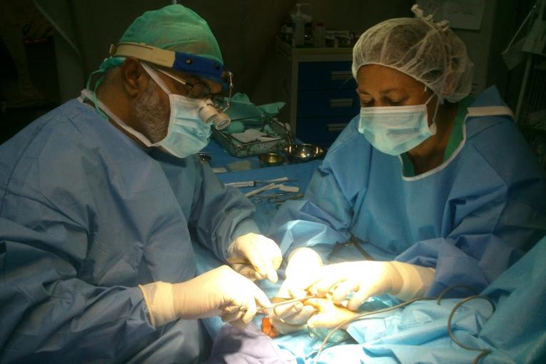 Opération chirurgicale à l’hôpital Nasser Kahn Younis septembre 2013