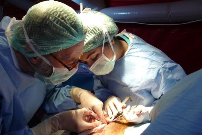 Chirurgie dans un hôpital MSF du nord de la Syrie  janvier 2013