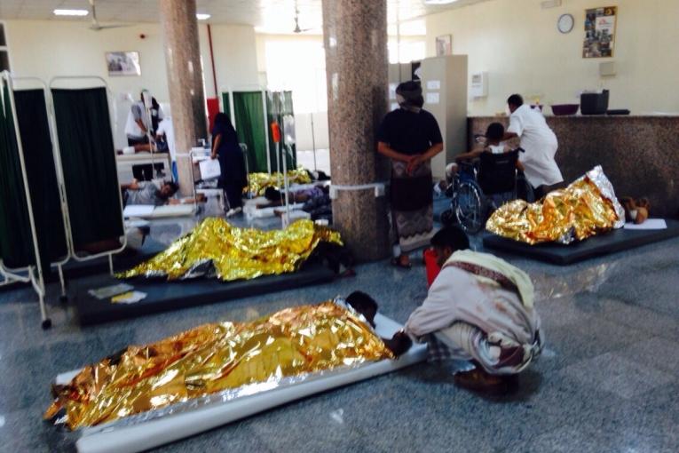 L'hôpital MSF est plein les blessés sont installés sur des matelas. Aden mars 2015.