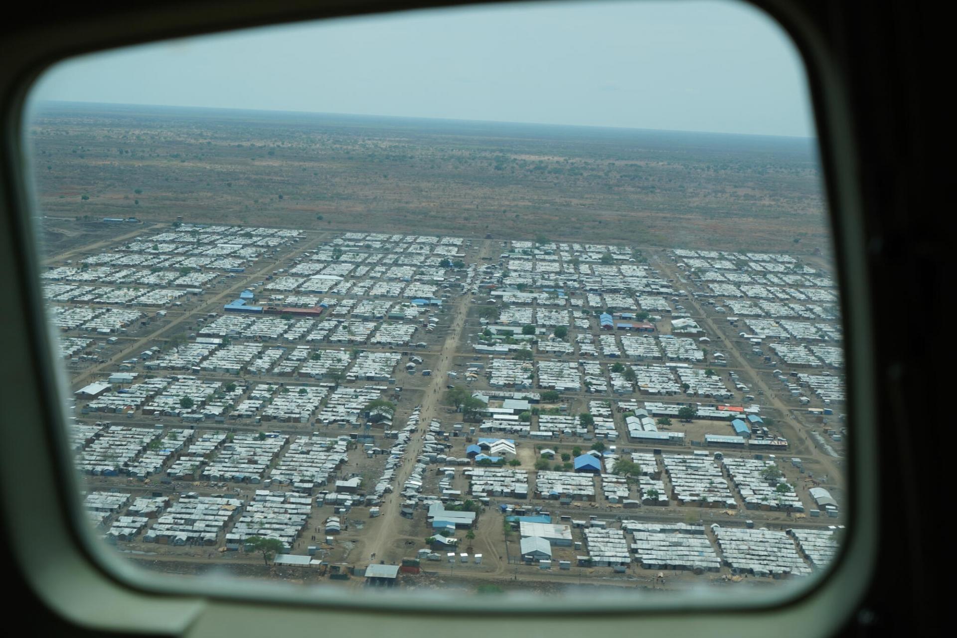 Vue aérienne du camp pour personnes déplacées de Bentiu, au Soudan du Sud, qui accueille plus de 100 000 Sud-Soudanais ayant fui les violences dans le pays. 