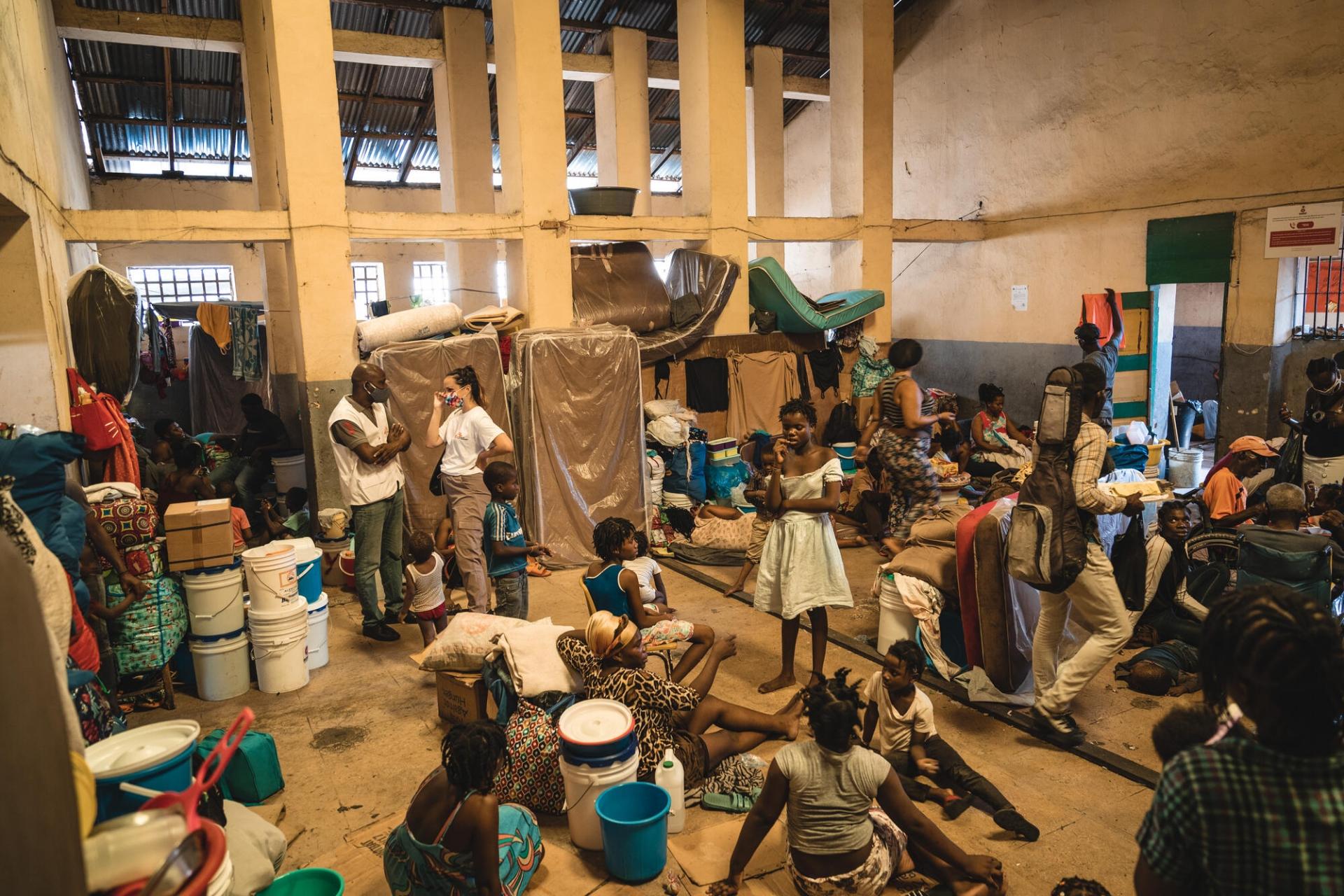 Vue générale du camp Delmas 103, installé dans une école de Port-au-Prince pour les personnes déplacées par les violences en cours dans la capitale. 