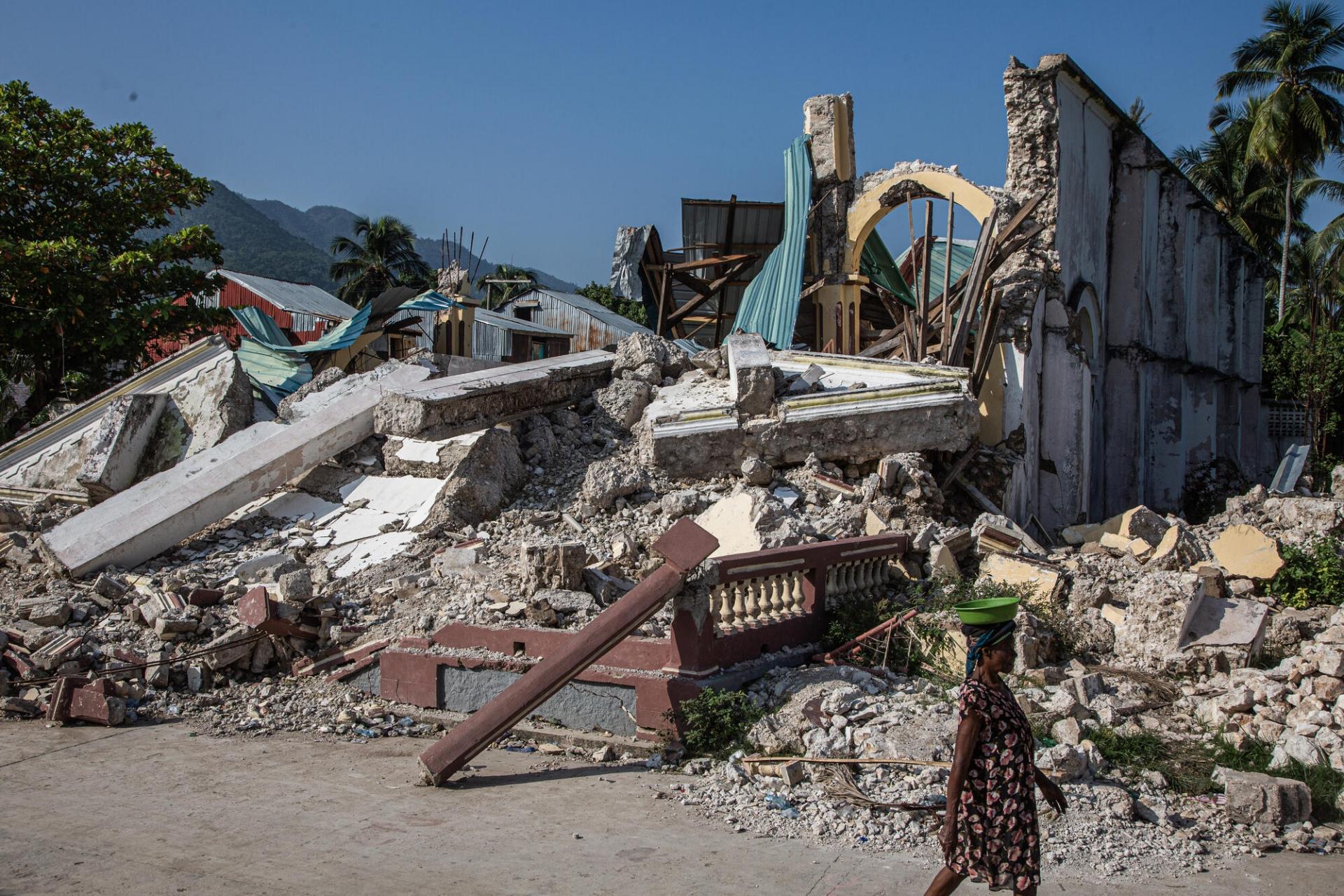 Une école de Saint Pierre de Baradères partiellement détruite par le tremblement de terre du 14 août en Haïti. Le séisme, d’une magnitude de 7.2 sur l’échelle de Richter, a fait plus de 2 200 morts. Dans la commune de Baradères, des milliers de maisons ont été endommagées. 