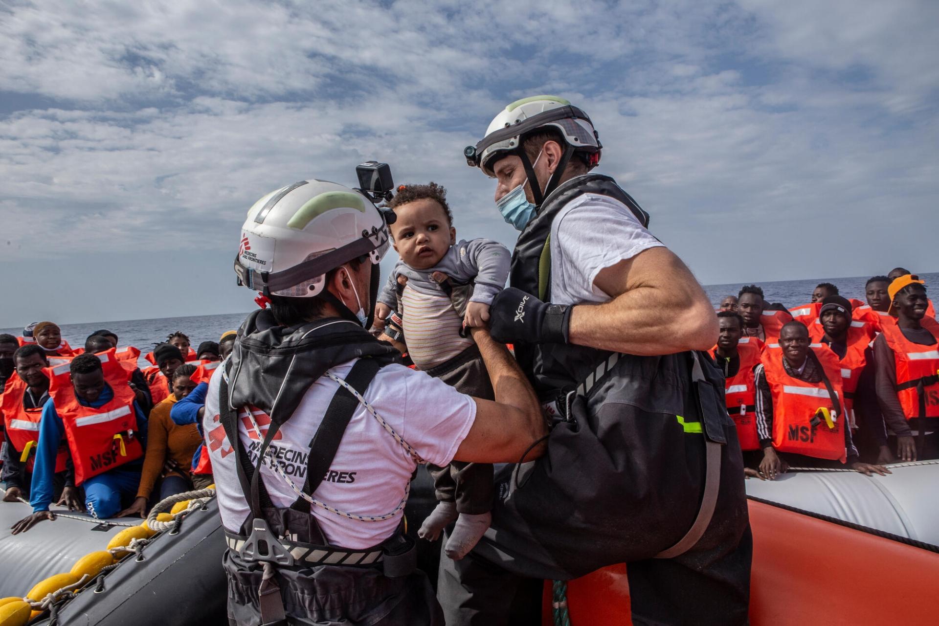 Dans la matinée du 9 mai 2022, près de 200 personnes ont été secourues par les équipes du Geo Barents, le navire de recherche et de sauvetage de MSF en mer Méditerranée. Mer Méditerranée, mai 2022