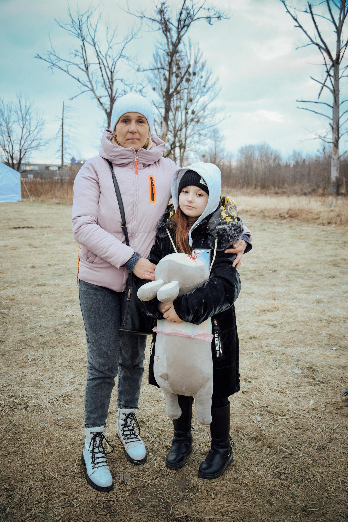 Portrait d’Olga Kirf et sa fille Polina, réfugiées ukrainiennes en Moldavie. Moldavie, mars 2022 