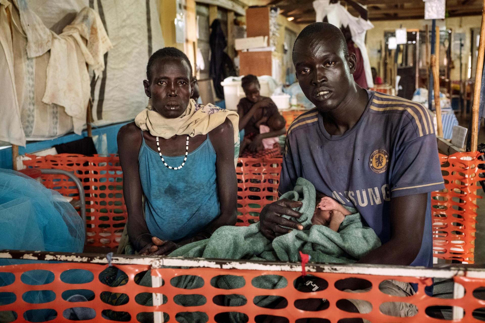 William, accompagnée de sa mère et de son enfant. Ils sont venus faire ausculter l’enfant âgé de quelques jours à peine, après le décès de sa mère lors de l’accouchement.