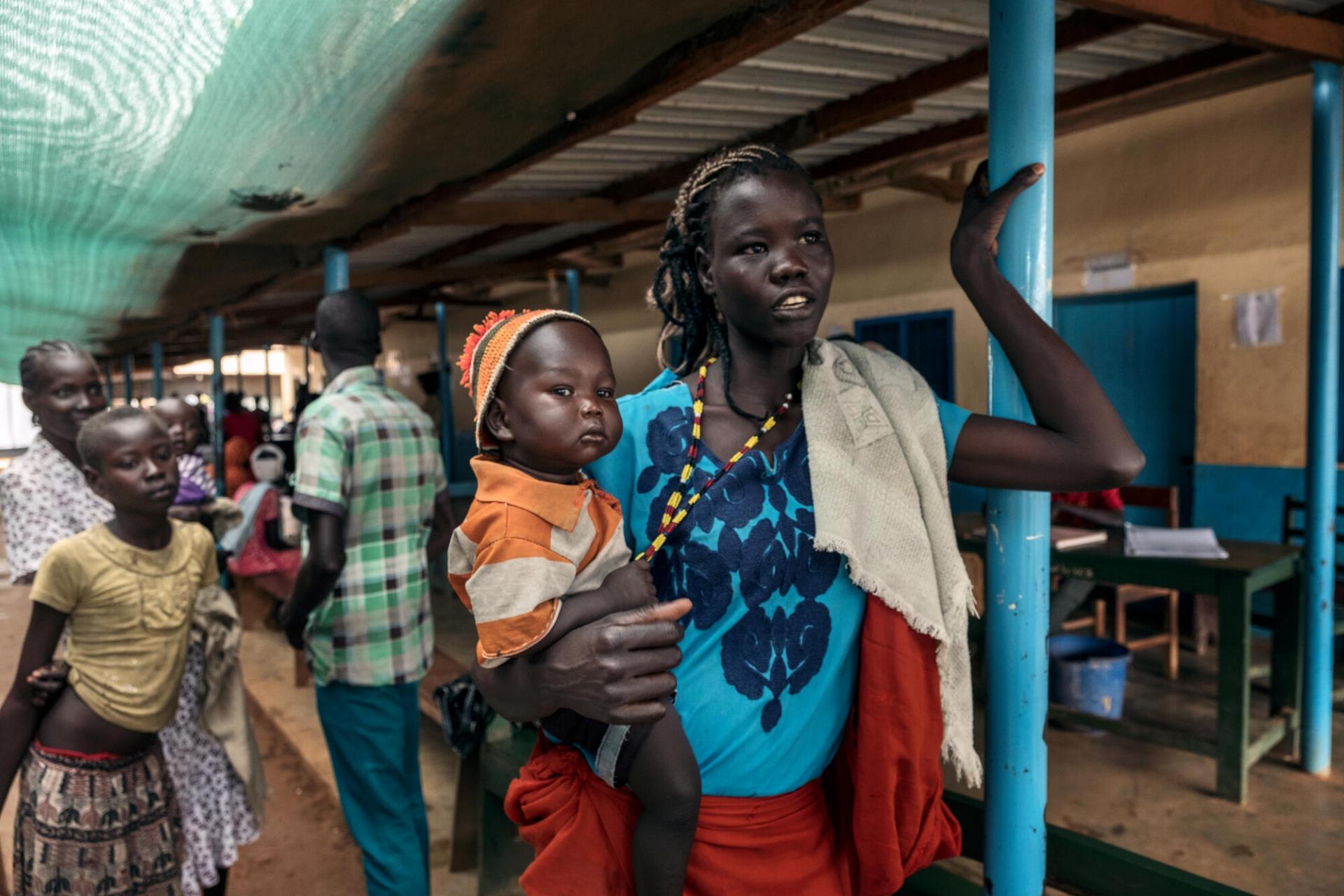 Anger et son fils dans l’hôpital général d’Aweil.