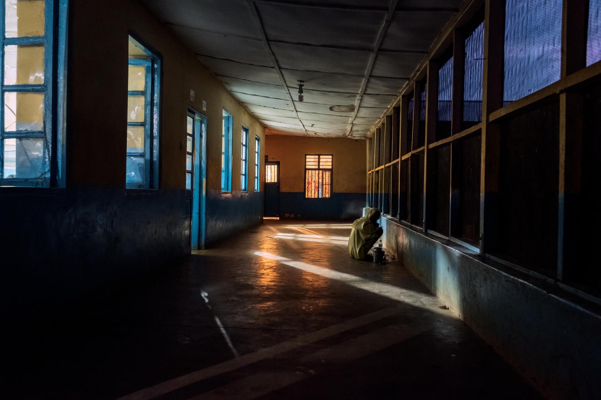 Vue des couloirs de l’hôpital général d'Aweil.