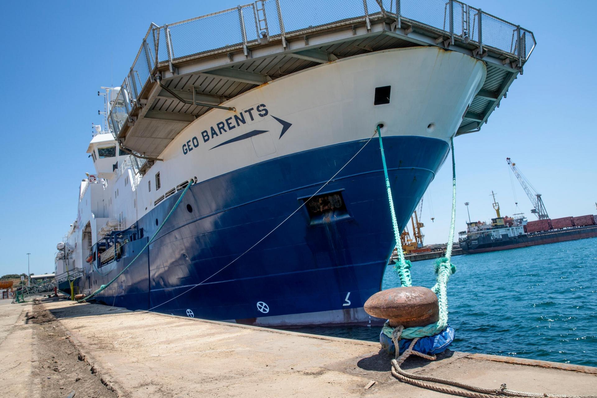 Les Geo Barents, immobilisé dans le port d'Augusta en Sicile. 