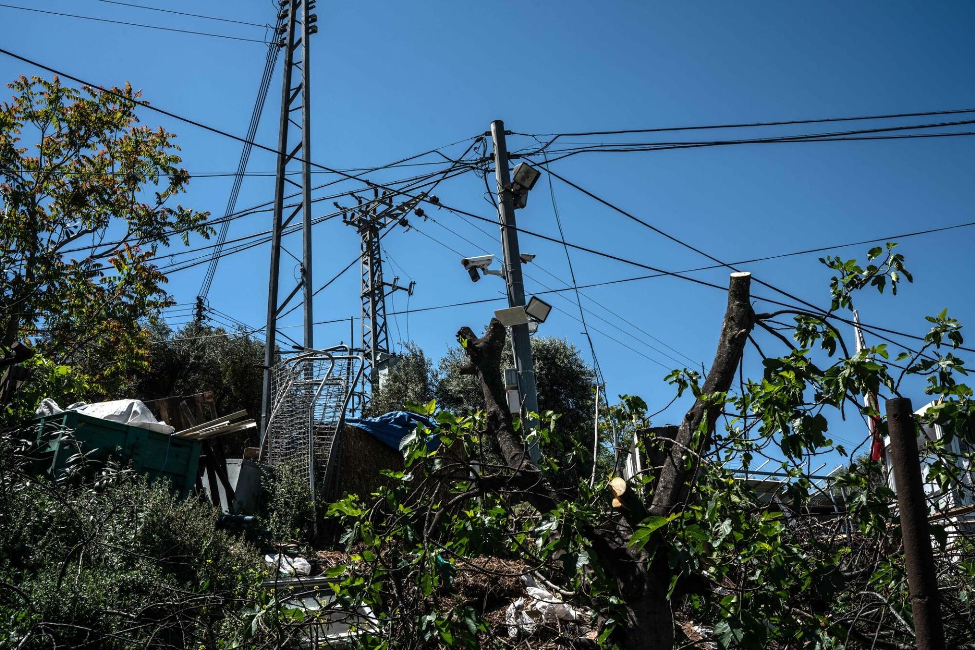 Des caméras de surveillance ont été installées par les autorités israéliennes pour surveiller les maisons des Palestiniens du quartier de Tel Rumeida, à Hébron. Cisjordanie, mai 2023.