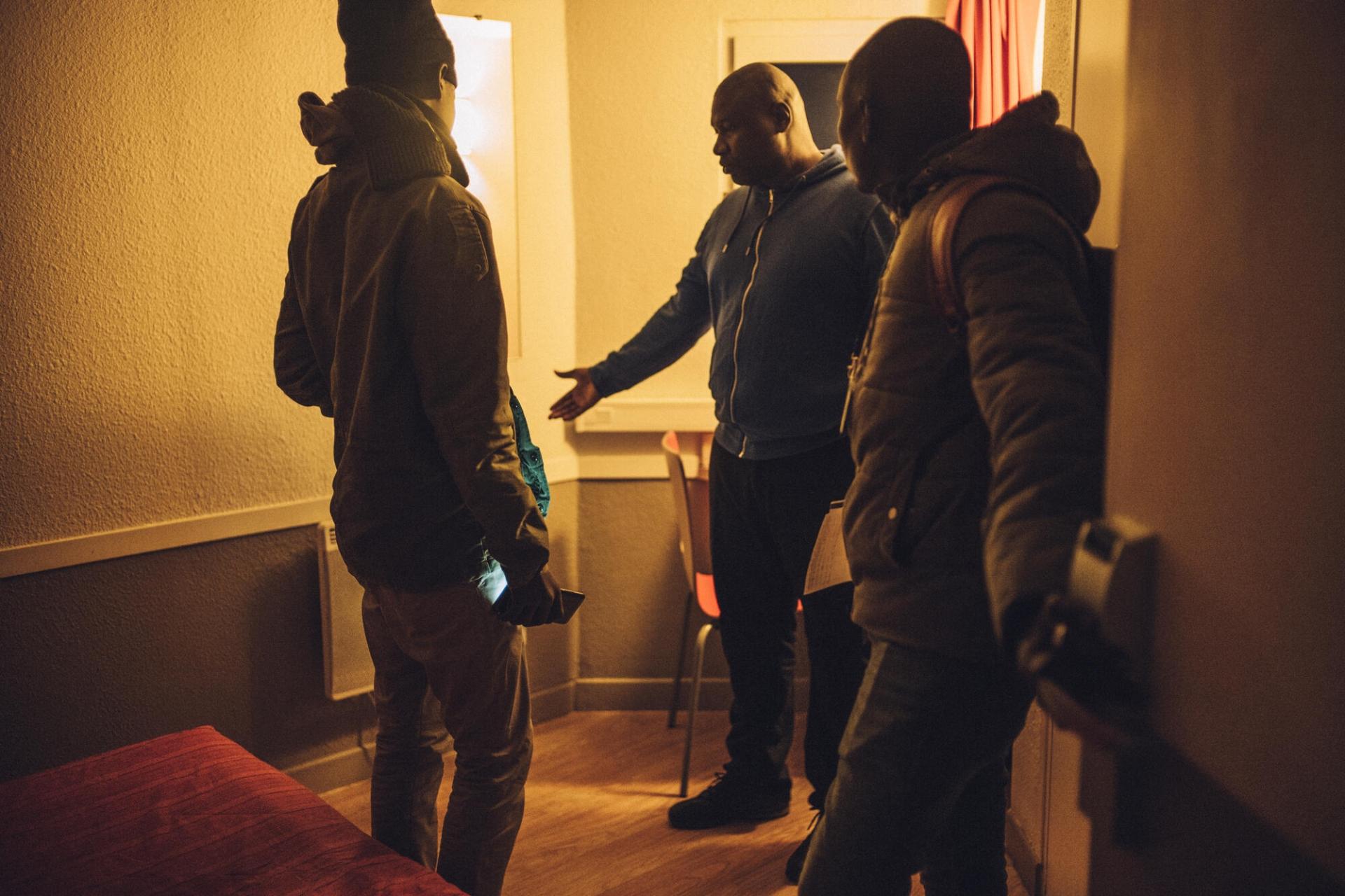 Des mineurs non accompagnés lors d'une mise à l'abri dans un hôtel. MSF propose ces places d'hébergement depuis le 22 janvier 2024 pour les personnes qui n'ont pas pu bénéficier de place dans le dispositif prévu par l'État français.