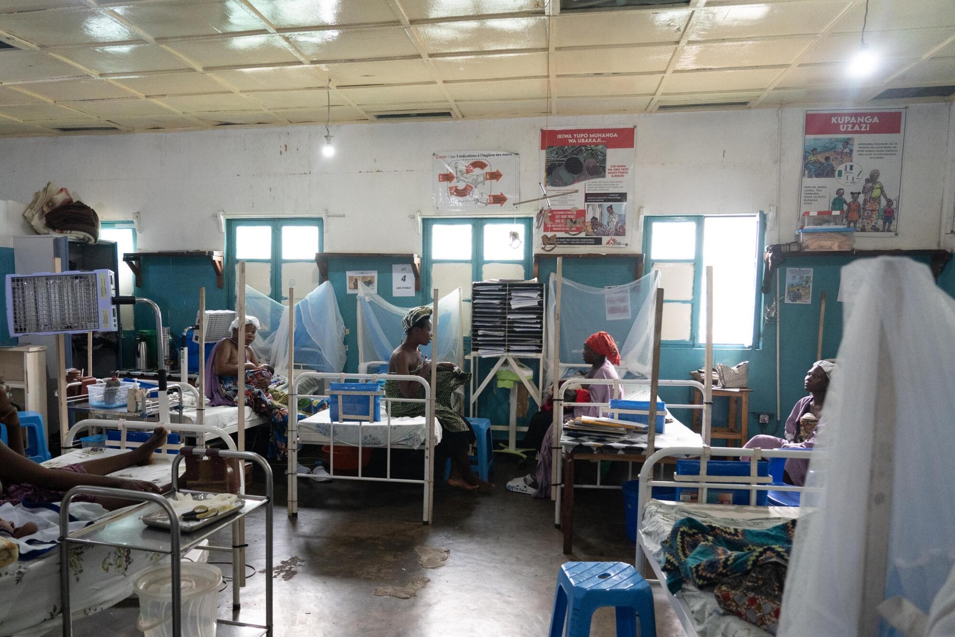 Vue de la salle d’hospitalisation des enfants malnutris à l’hôpital de Masisi. Nord-Kivu, RDC, septembre 2025.