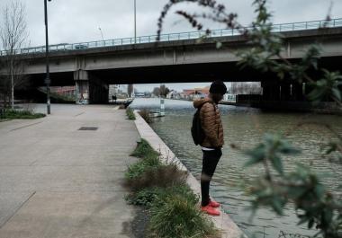 Yannick le long du canal de l'Ourq à Paris.
