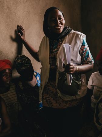 Session de sensibilisation sur la prise en charge des violences sexuelles organisée par MSF dans un centre de santé soutenu par l'association à Kishinji dans la région de Minova. Avril 2024. 