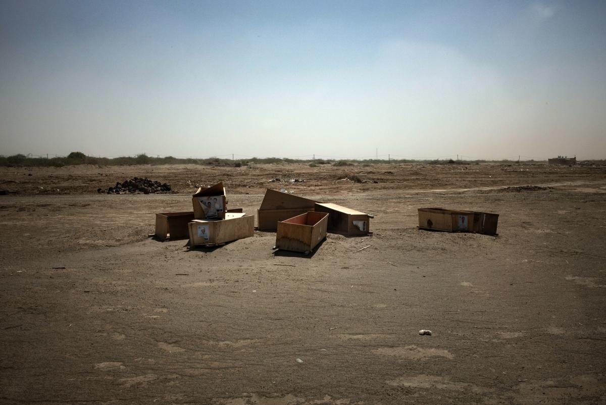 Yémen, novembre 2018. Cercueils pour les combattants décédés sur le front.
 © Guillaume Binet / MYOP