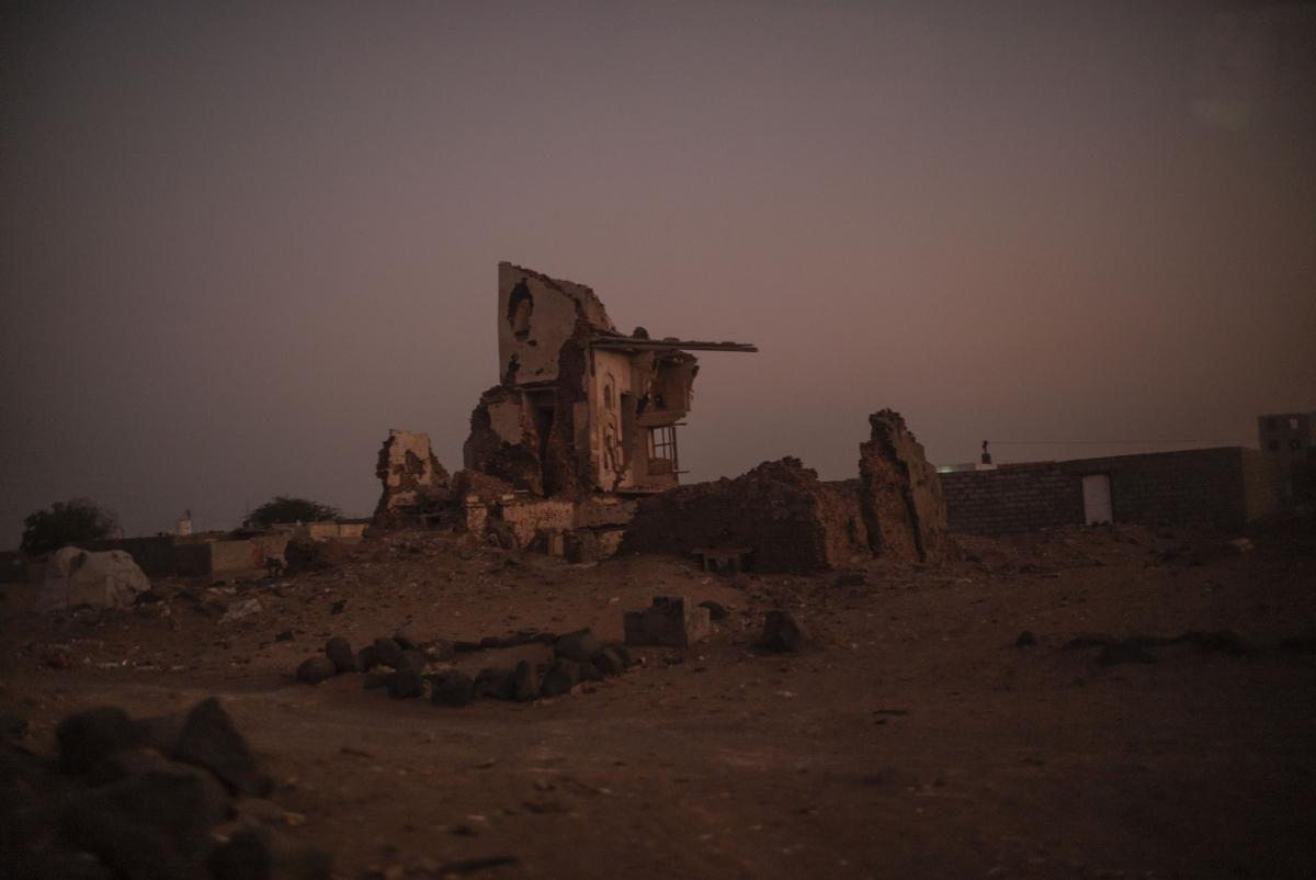 Yémen, novembre 2018. Un bâtiment en ruine de la ville de Mocha.
 © Guillaume Binet / MYOP