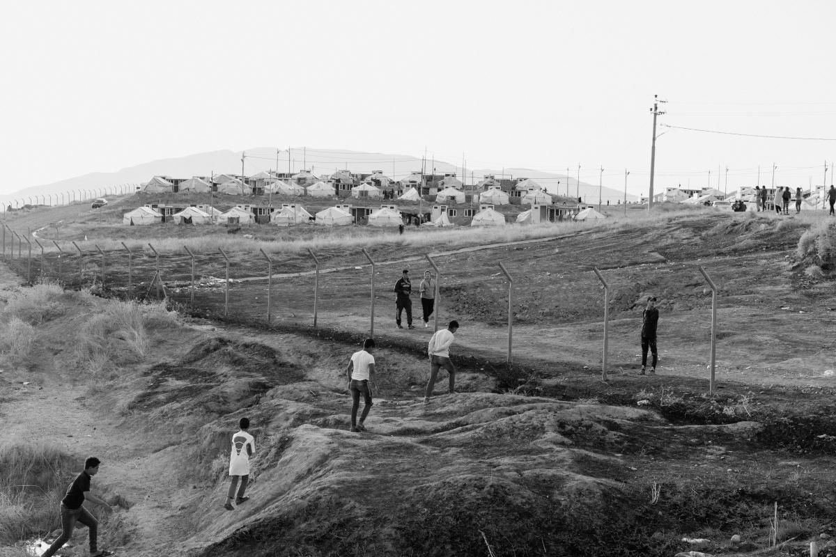 Camp de réfugiés de Bardarash, Kurdistan irakien. Fin novembre 2019, plus de 17 000 Kurdes syriens ont fui les combats dans le nord-est de la Syrie pour se réfugier dans les camps du Kurdistan irakien. Le camp de Bardarash abrite plus de 13 000 personnes.
© Moises Saman / Magnum Photos pour MSF